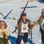 Teilnehmer bein Aufstieg zum Start - Nostalgie-Skirennen 2014 in Wagrain